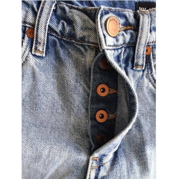 Blank NYC Raw Hem Distressed Jean Shorts Medium Wash Button Fly Sz 2 - Picture 5 of 6